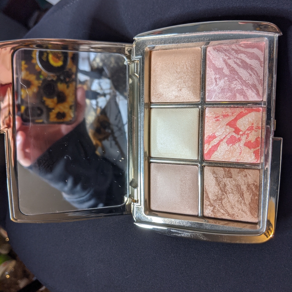 Hourglass ambient lighting face palette-Sculpture